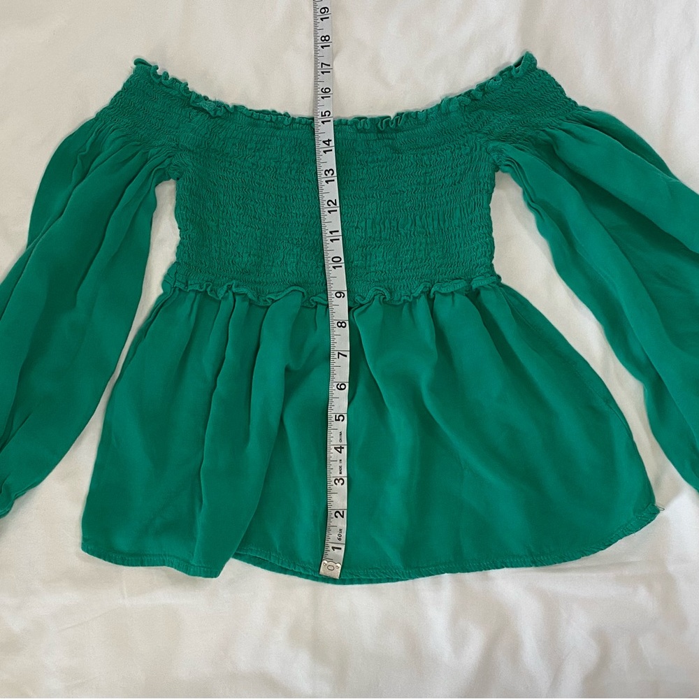 Off the shoulder Top - Picture 4 of 4